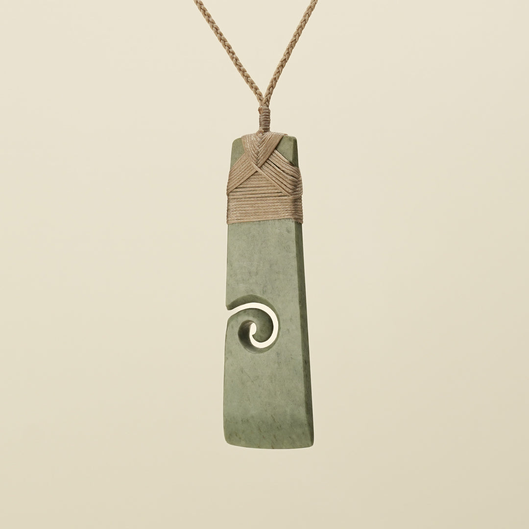 Toki Kōkopu Pounamu Matte XL Pendant, Tan Binding