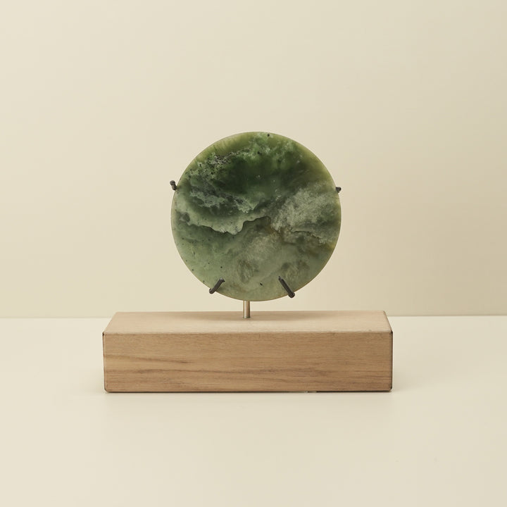 Porowhita Kawakawa Inanga Pounamu Sculpture