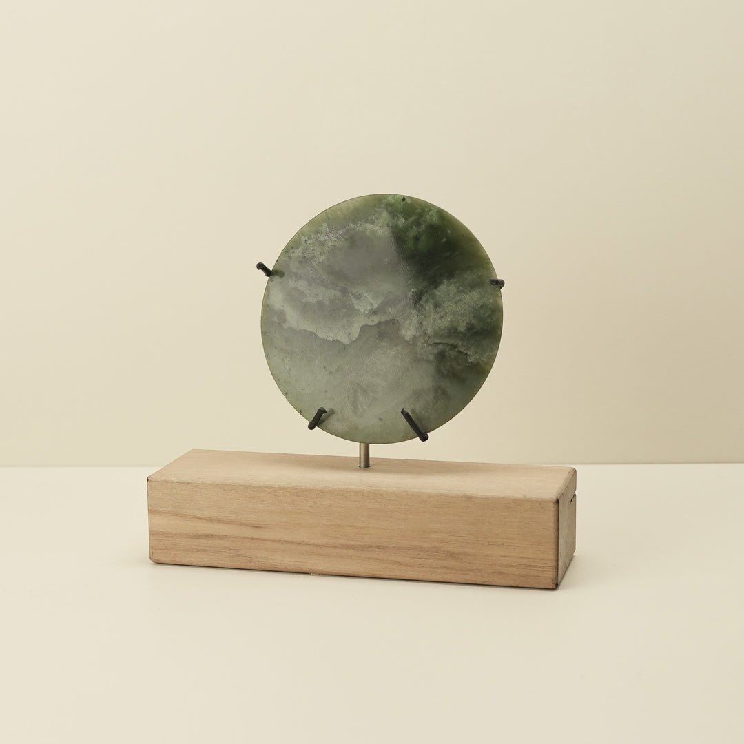 Porowhita Kawakawa Inanga Pounamu Sculpture