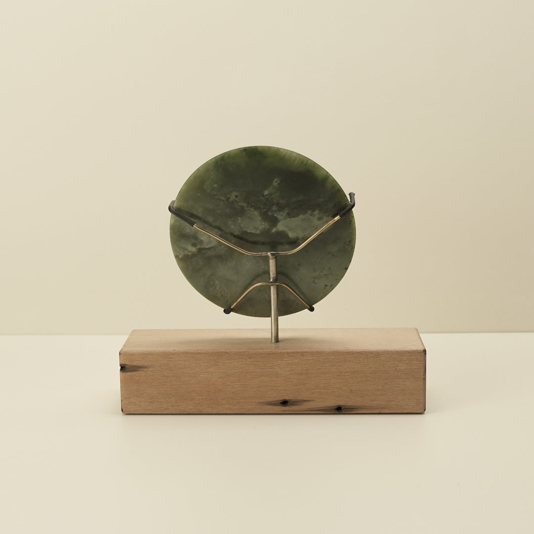 Porowhita Kawakawa Inanga Pounamu Sculpture