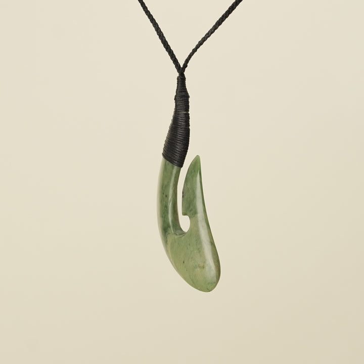 Hei Matau Raukaraka Large Pendant, Black Binding