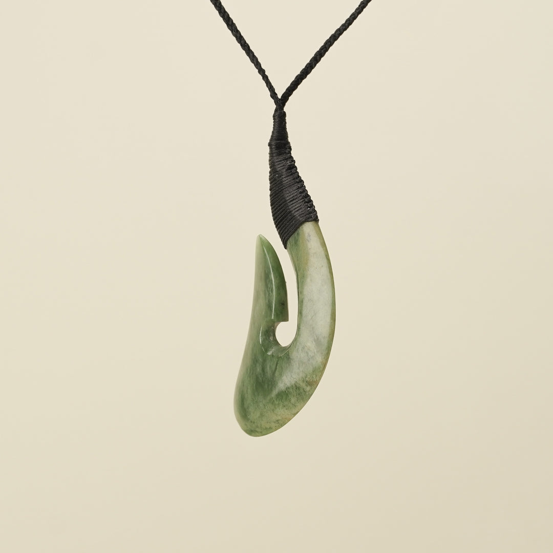 Hei Matau Raukaraka Large Pendant, Black Binding