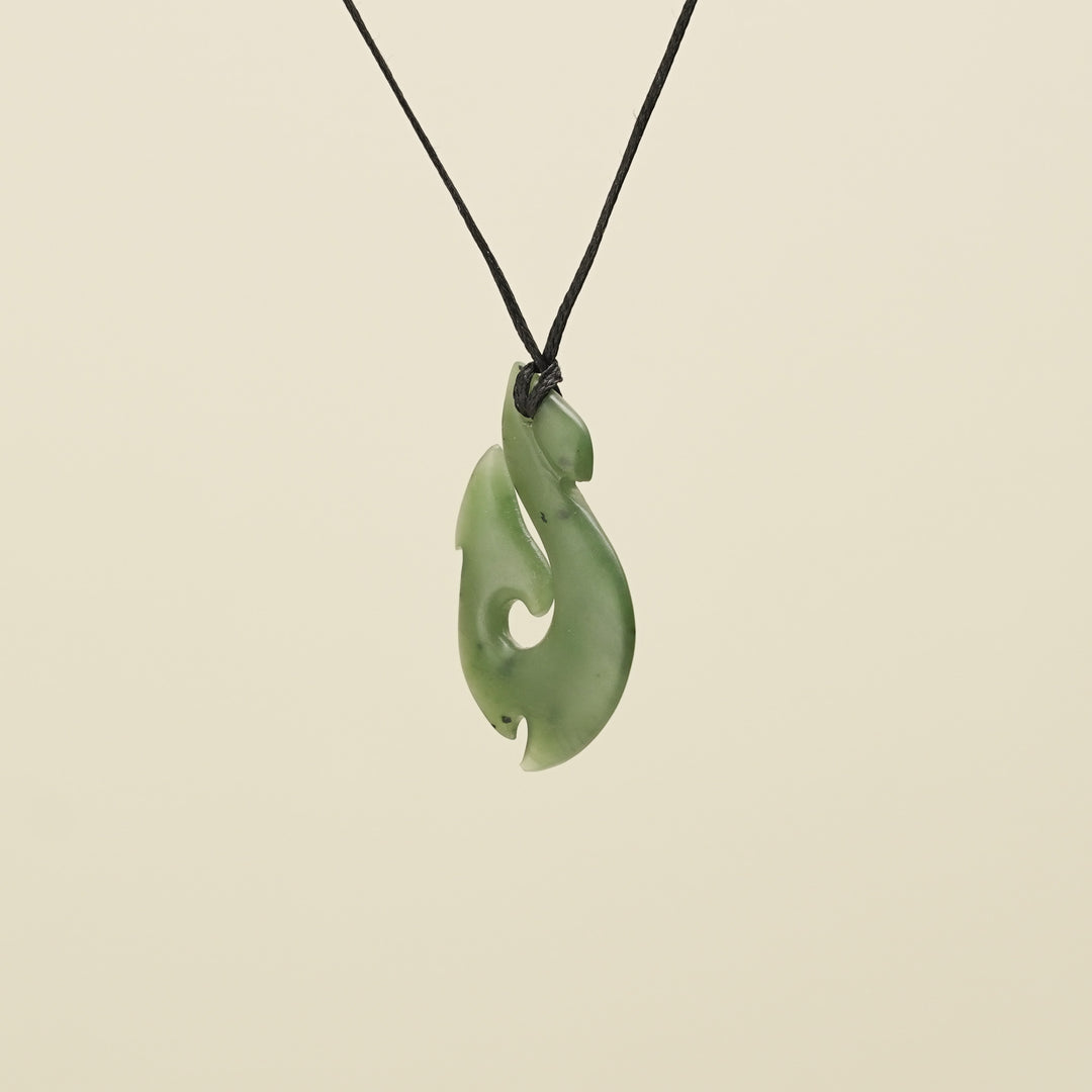 Hei Matau Pendant Matte Medium Kawakawa