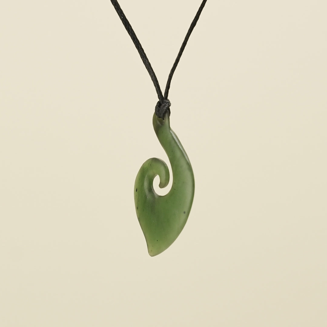 Hei Matau Pendant Matte Medium Kawakawa
