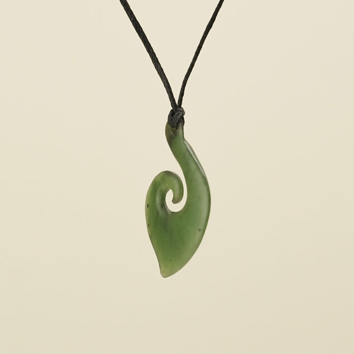 Hei Matau Pendant Matte Medium Kawakawa