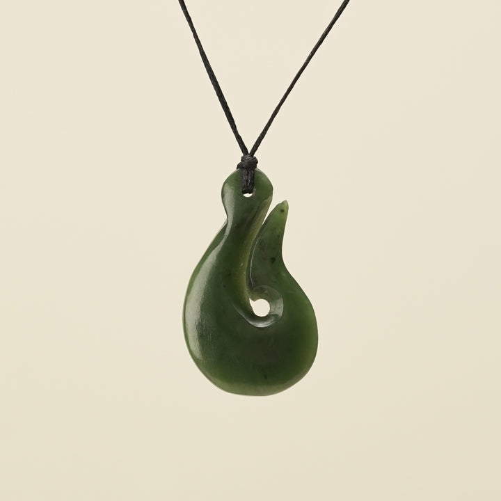 Hei Matau Pendant Medium Kawakawa