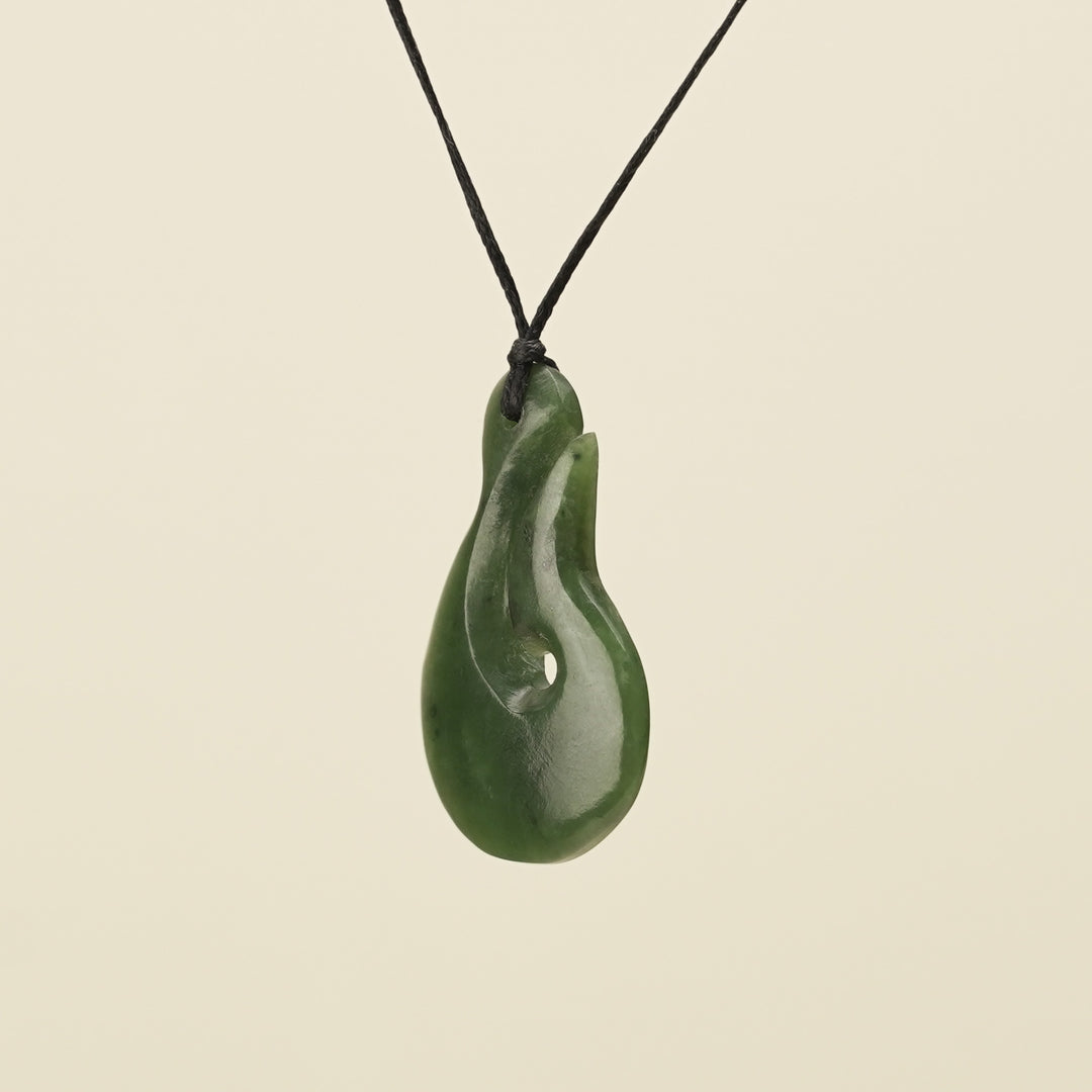 Hei Matau Pendant Medium Kawakawa