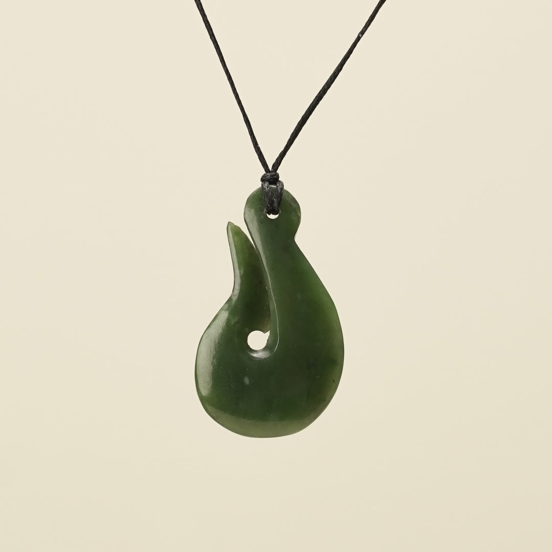 Hei Matau Pendant Medium Kawakawa