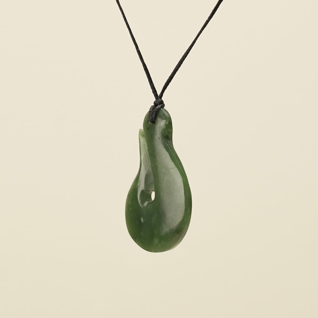 Hei Matau Pendant Medium Kawakawa