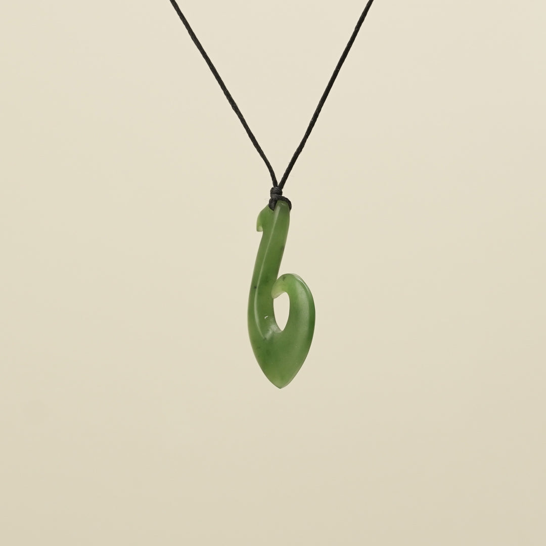 Hei Matau Pendant Matte Medium Kawakawa