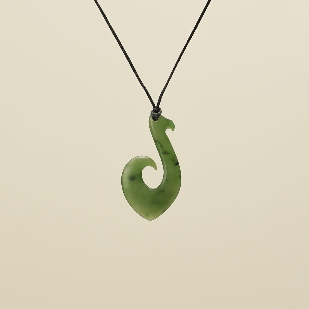 Hei Matau Pendant Matte Medium Kawakawa