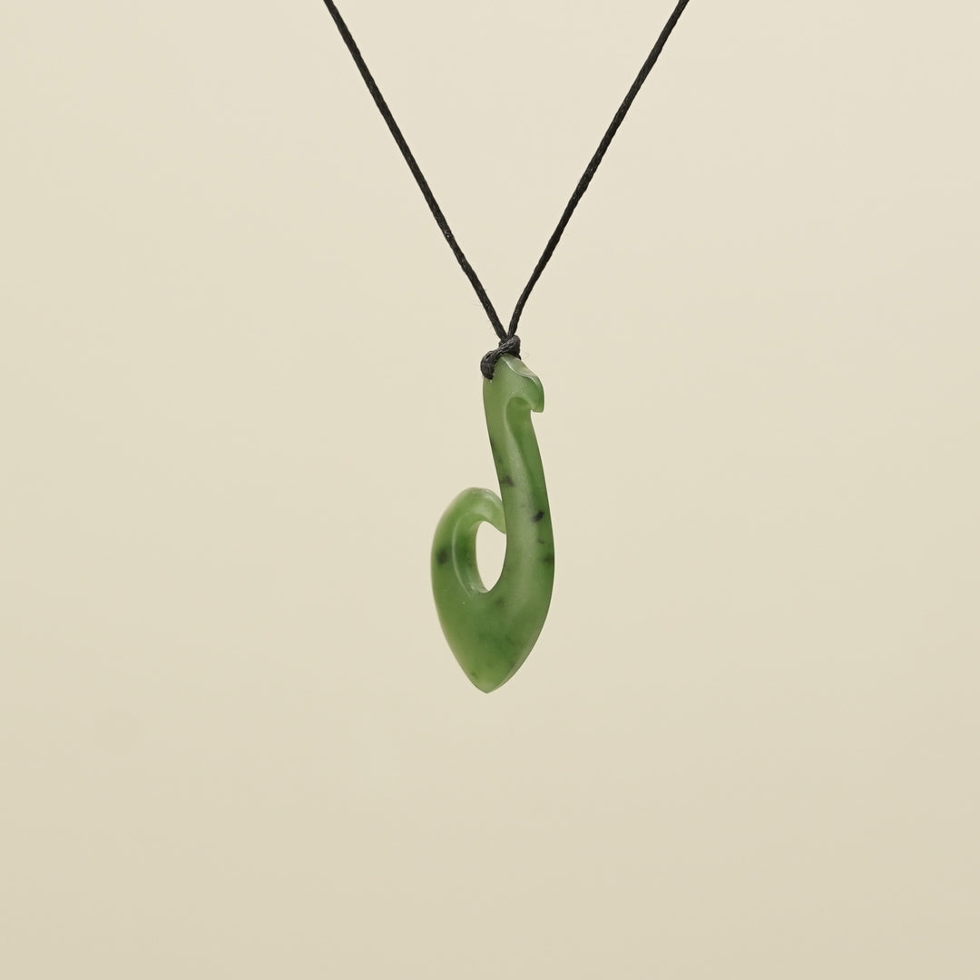 Hei Matau Pendant Matte Medium Kawakawa