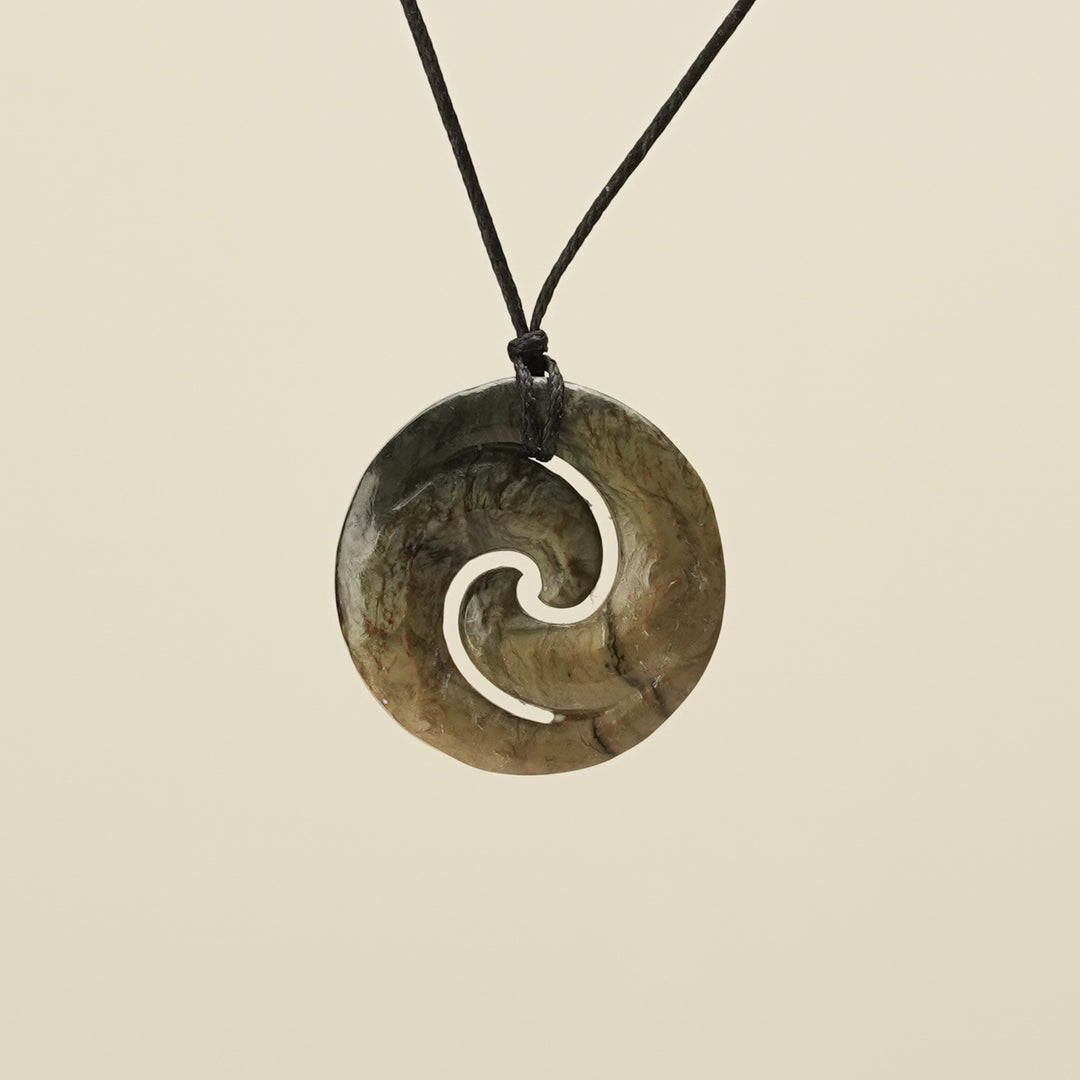 Medium Raukaraka Pounamu Koru