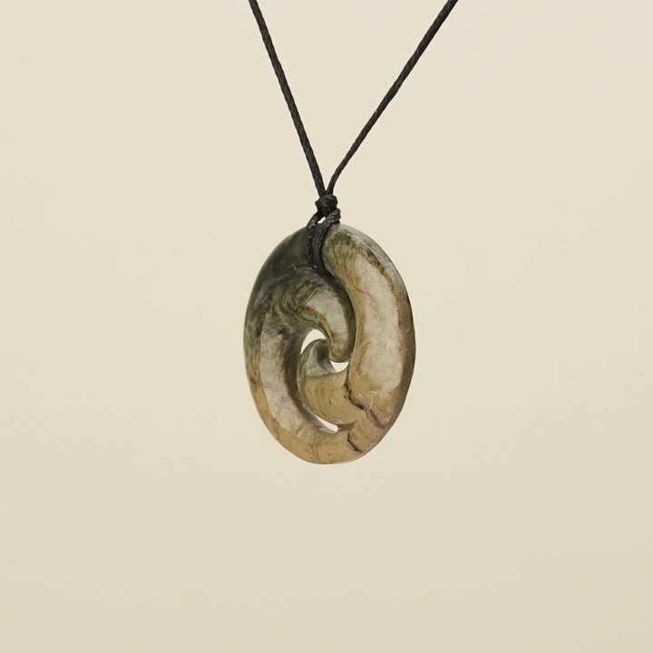 Medium Raukaraka Pounamu Koru