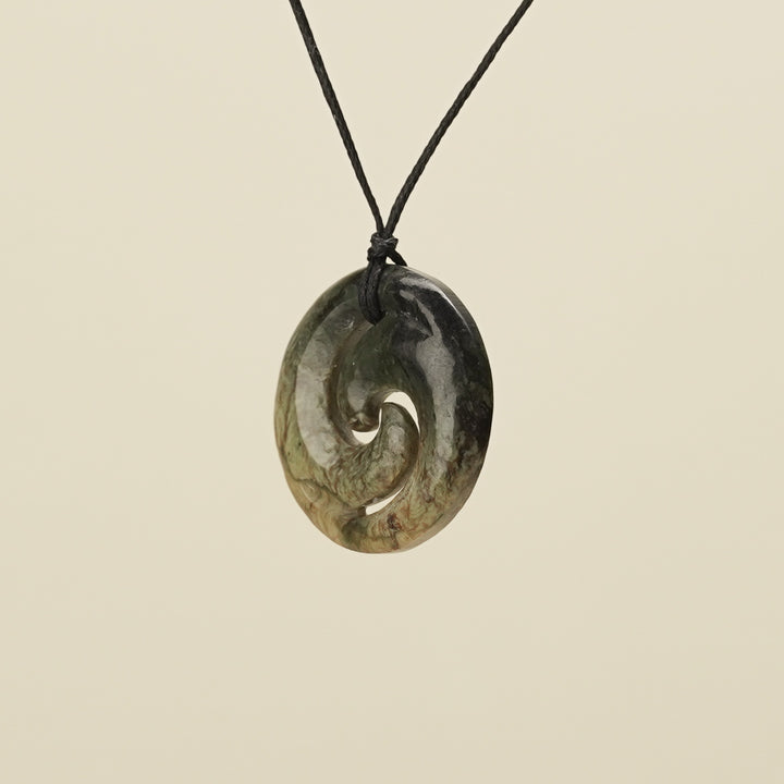 Medium Raukaraka Pounamu Koru