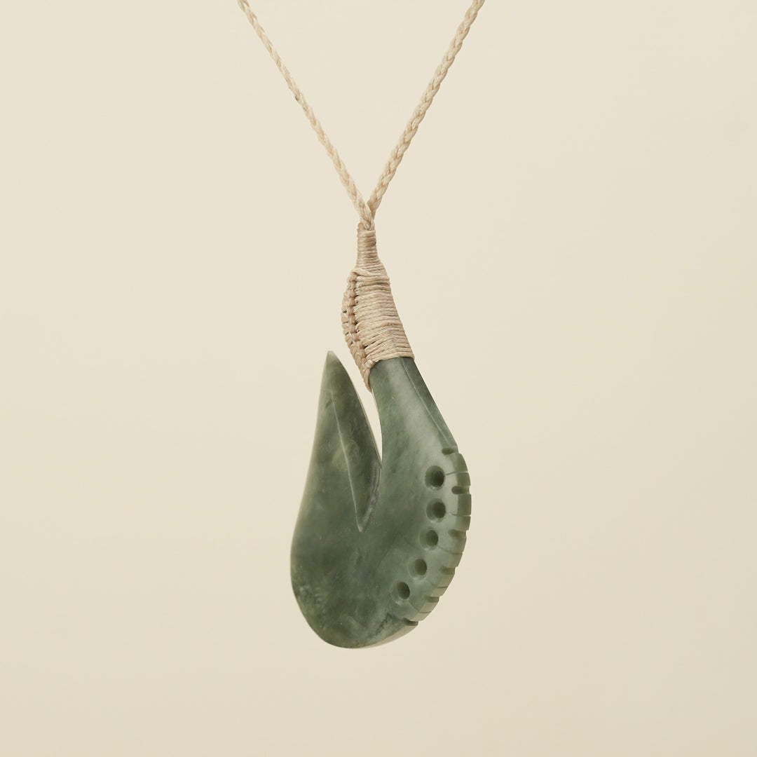 Hei Matau Inanga Greenstone Large, Tan Binding