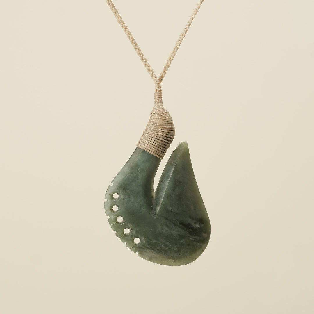 Hei Matau Inanga Greenstone Large, Tan Binding