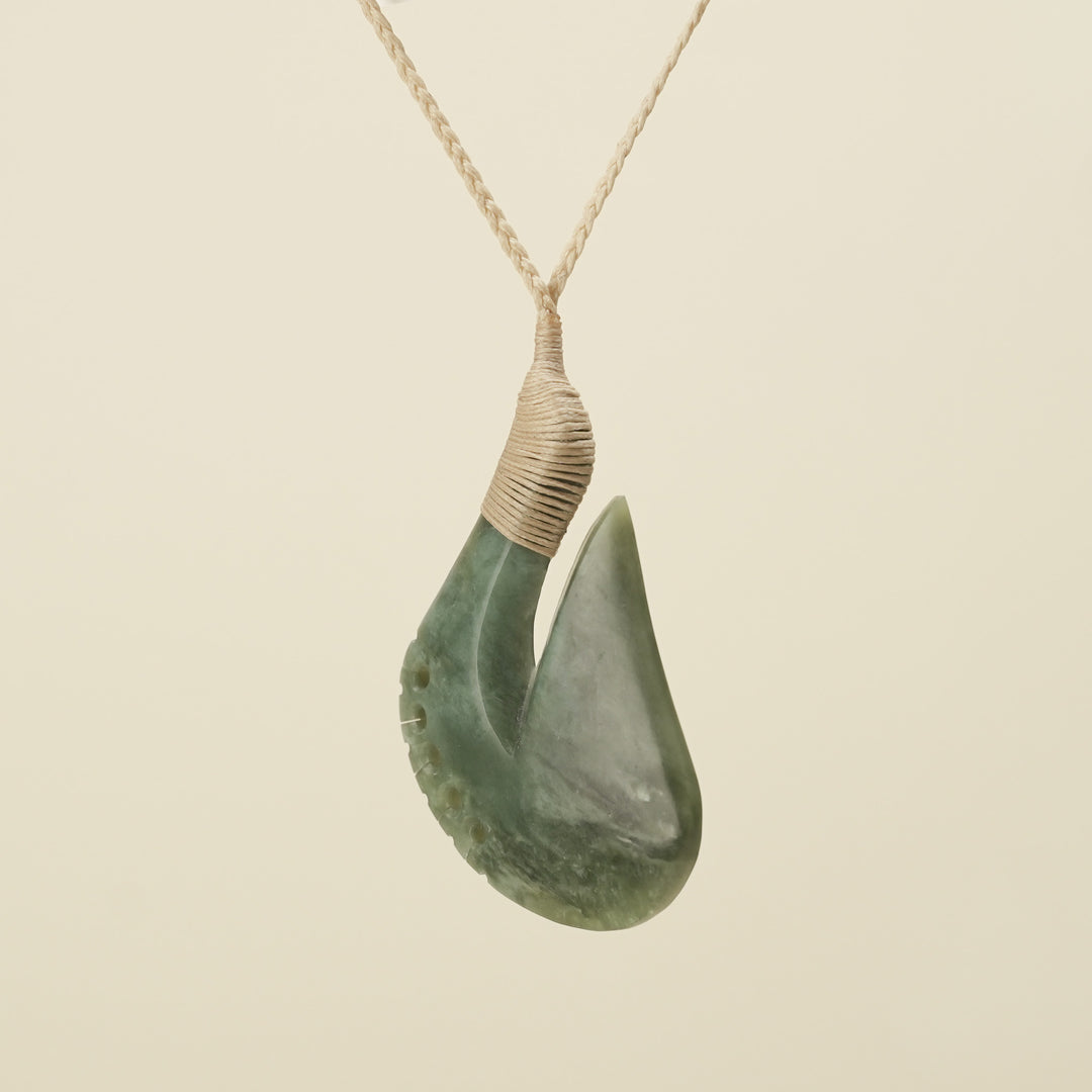 Hei Matau Inanga Greenstone Large, Tan Binding