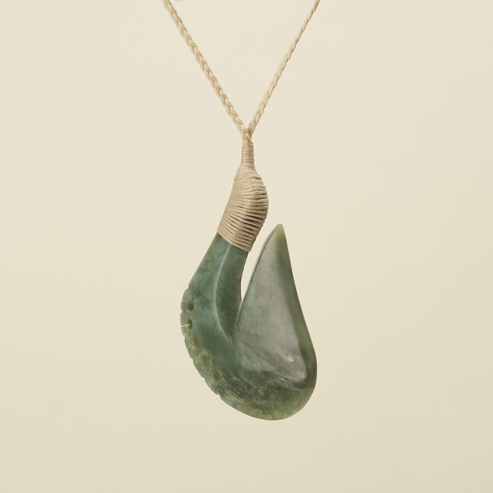 Hei Matau Inanga Greenstone Large, Tan Binding
