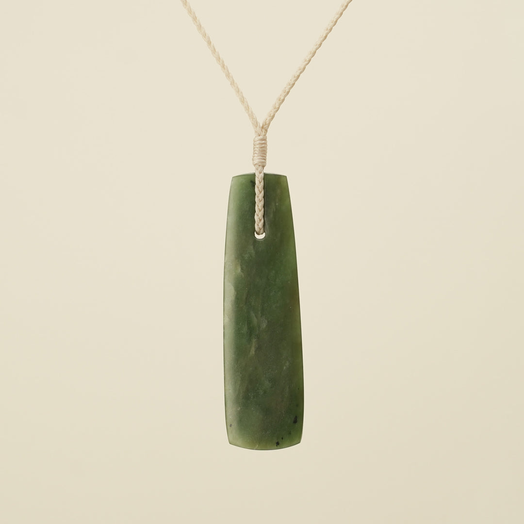 Toki Kawakawa Pounamu Pendant Large, Tan Binding