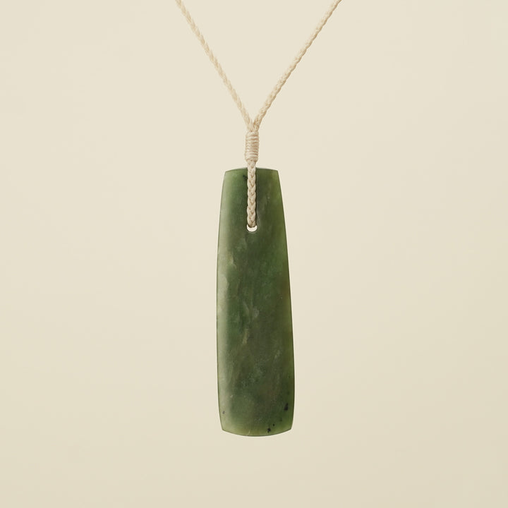 Toki Kawakawa Pounamu Pendant Large, Tan Binding
