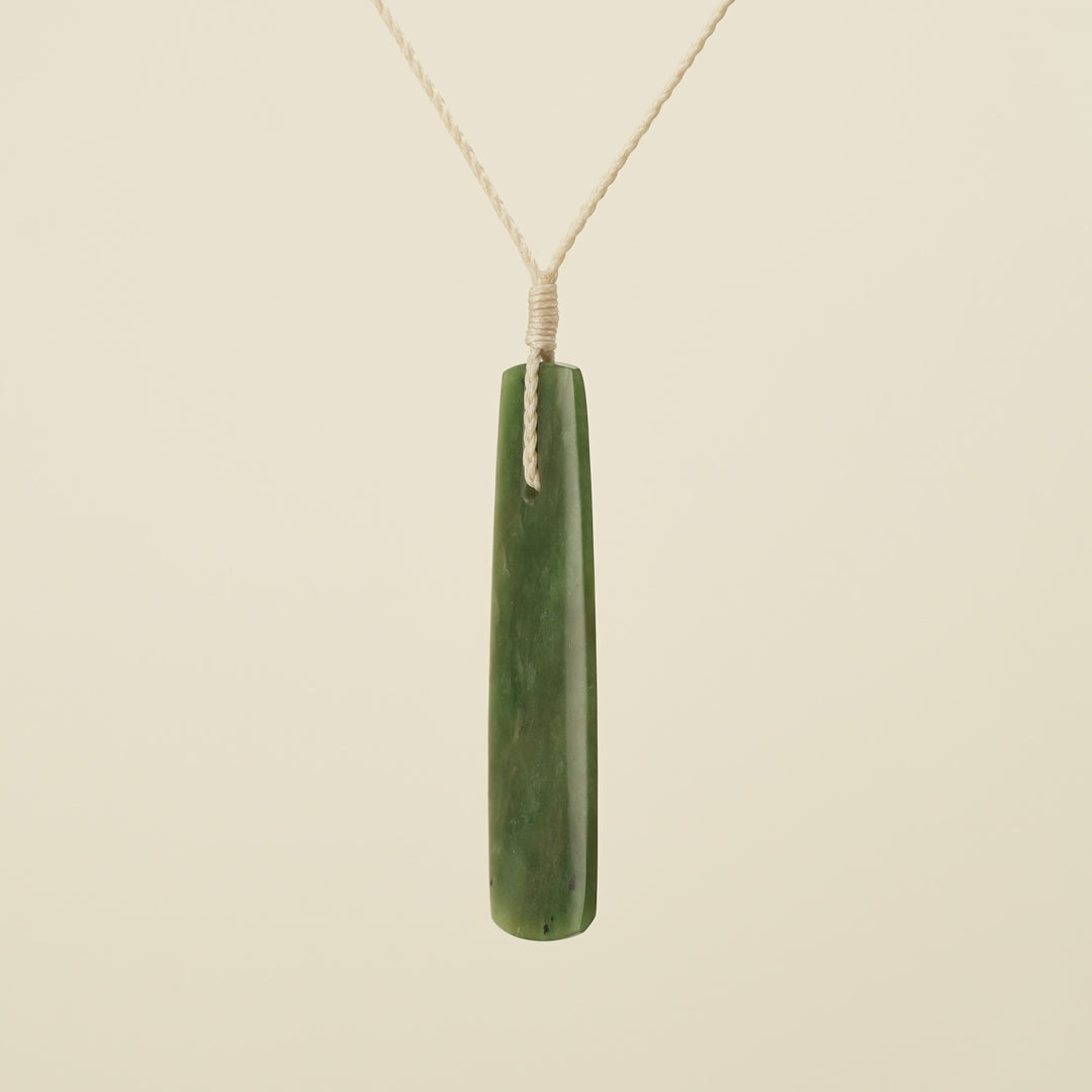 Toki Kawakawa Pounamu Pendant Large, Tan Binding