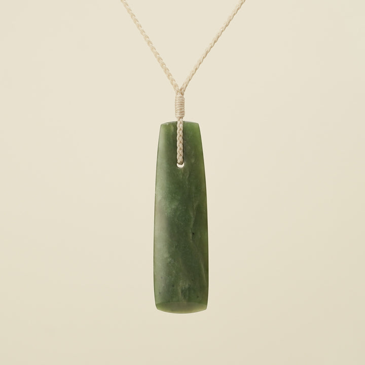 Toki Kawakawa Pounamu Pendant Large, Tan Binding