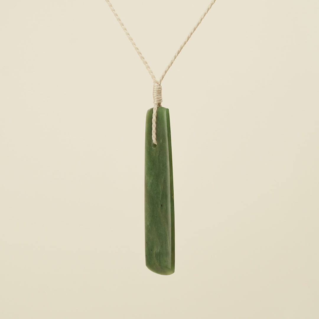 Toki Kawakawa Pounamu Pendant Large, Tan Binding