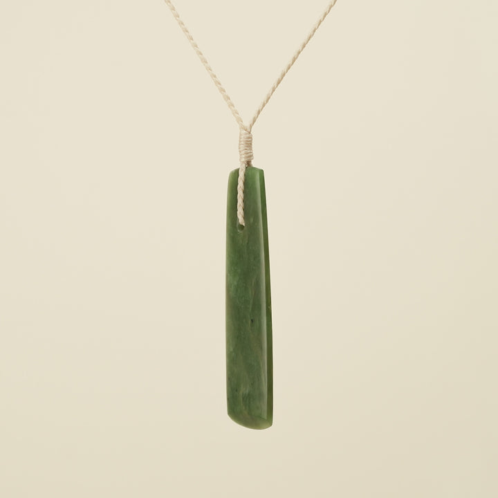 Toki Kawakawa Pounamu Pendant Large, Tan Binding
