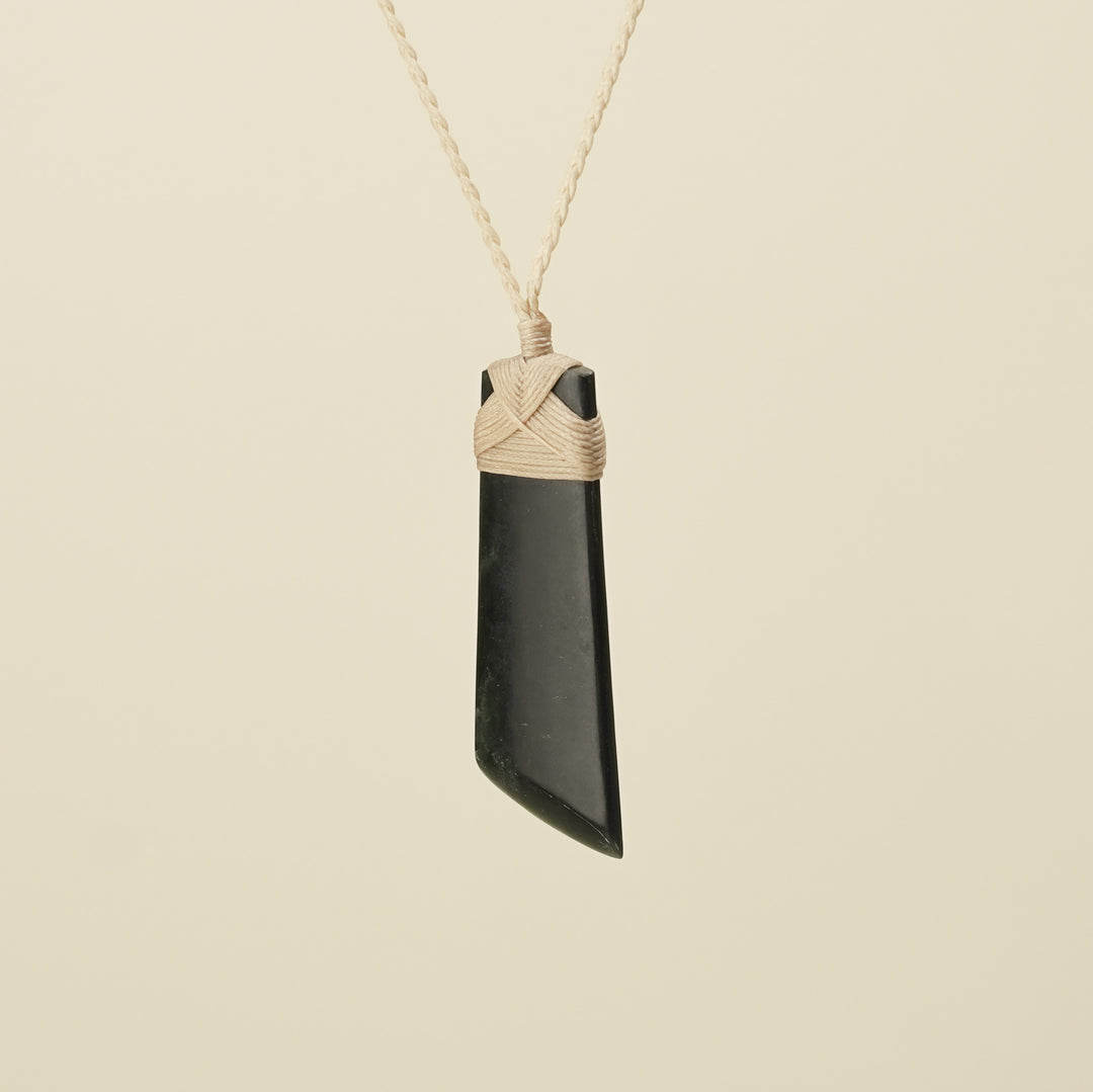 Kawakawa Toki Medium Pounamu Pendant, Tan Binding