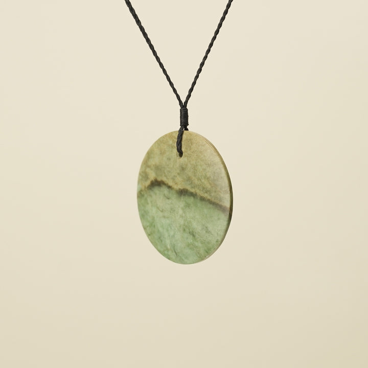 Porowhita Raukaraka Pounamu Large, Black Binding