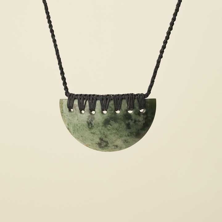 Kōuma Breastplate Flower (Putiputi) Pounamu Medium Pendant