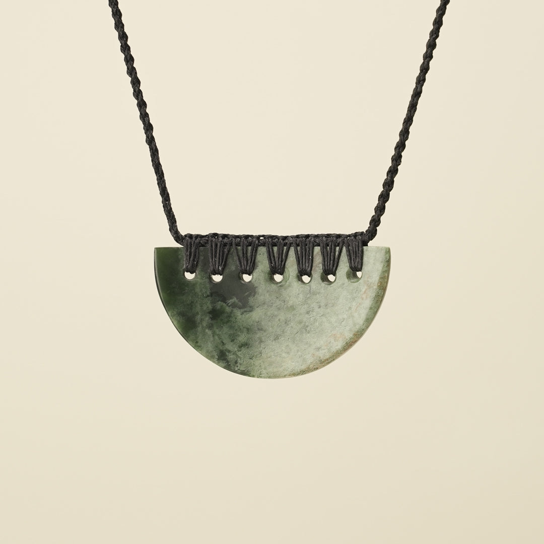 Kōuma Breastplate Flower (Putiputi) Pounamu Medium Pendant