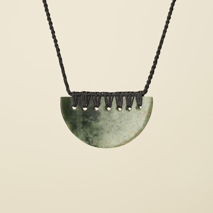 Kōuma Breastplate Flower (Putiputi) Pounamu Medium Pendant