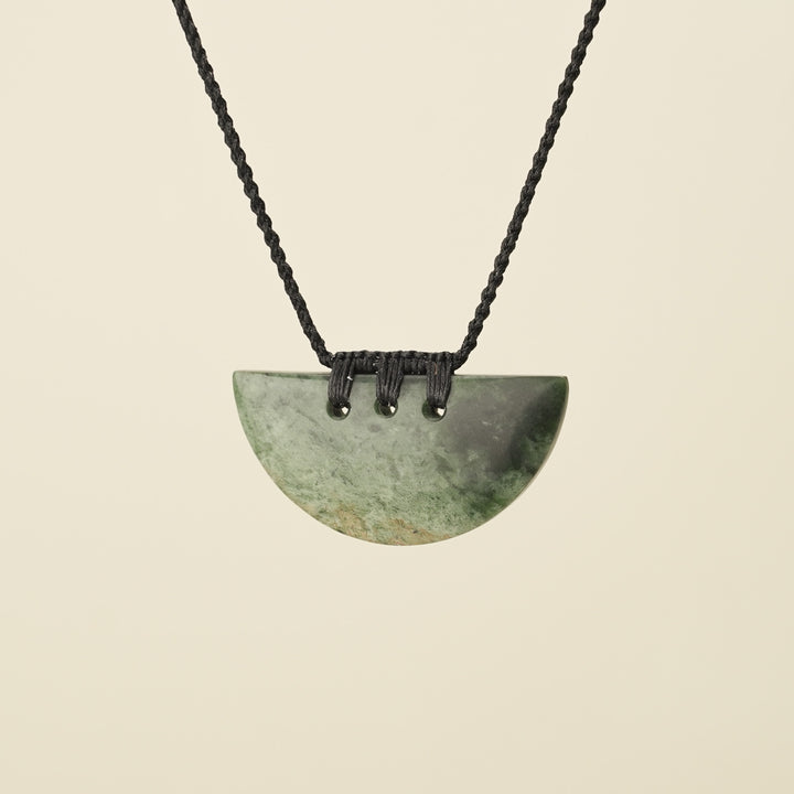 Kōuma Breastplate Flower (Putiputi) Pounamu Medium Pendant