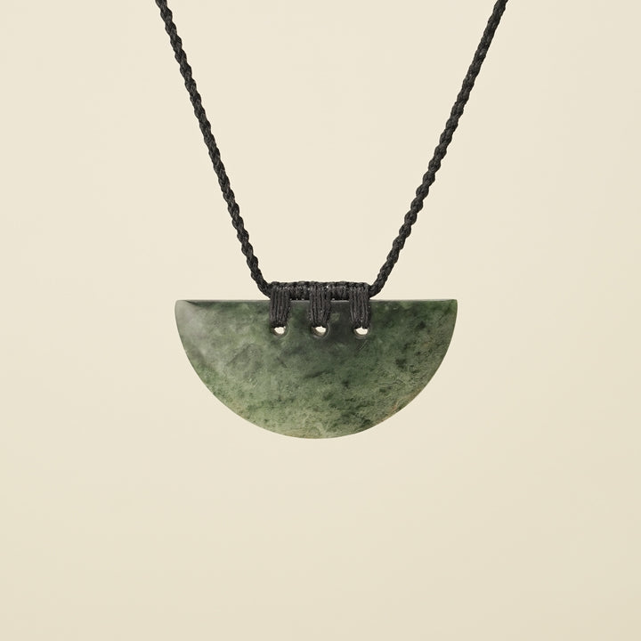 Kōuma Breastplate Flower (Putiputi) Pounamu Medium Pendant