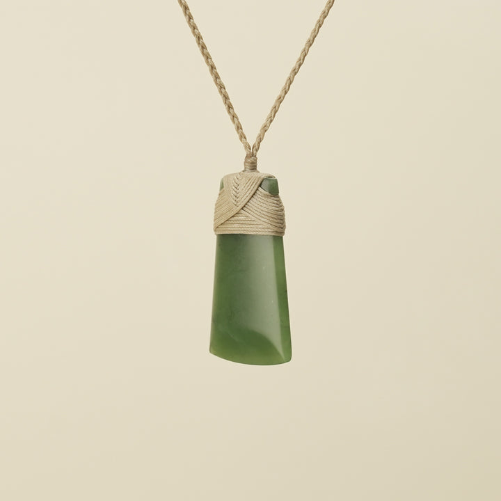 Toki Kahurangi Pounamu Medium Tan Binding