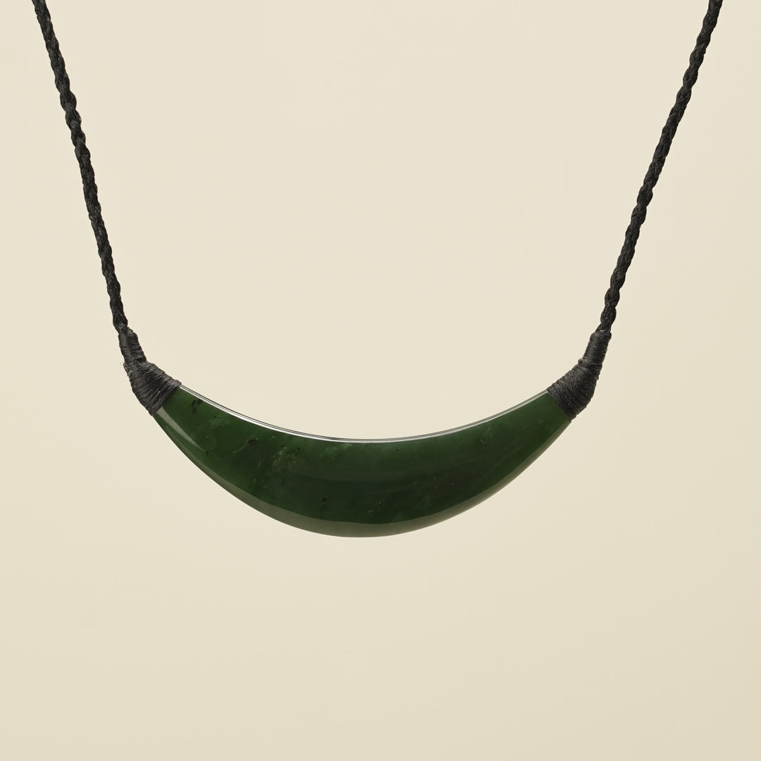 Kōuma Breastplate Curved Greenstone Pendant