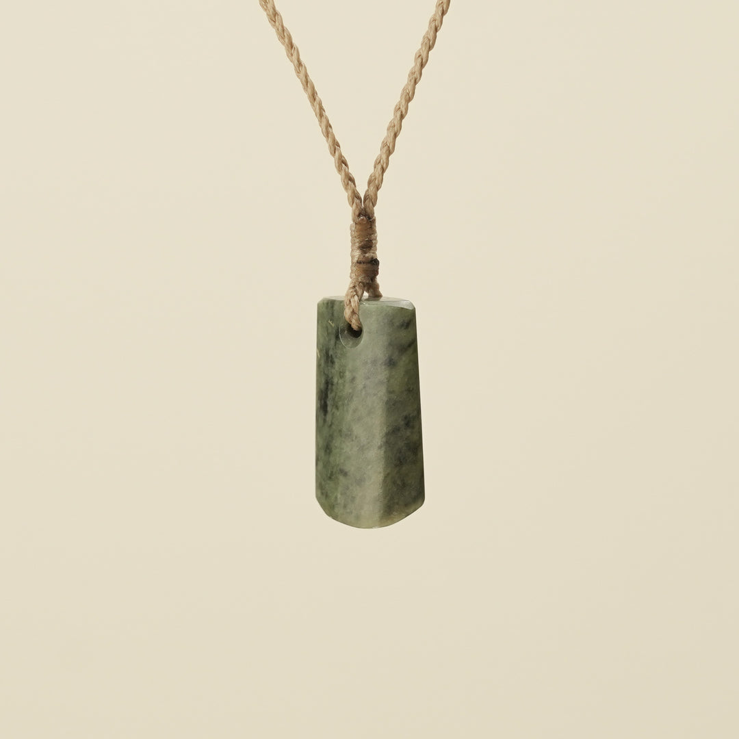 Toki Kawakawa XS Pounamu Pendant, Tan Binding