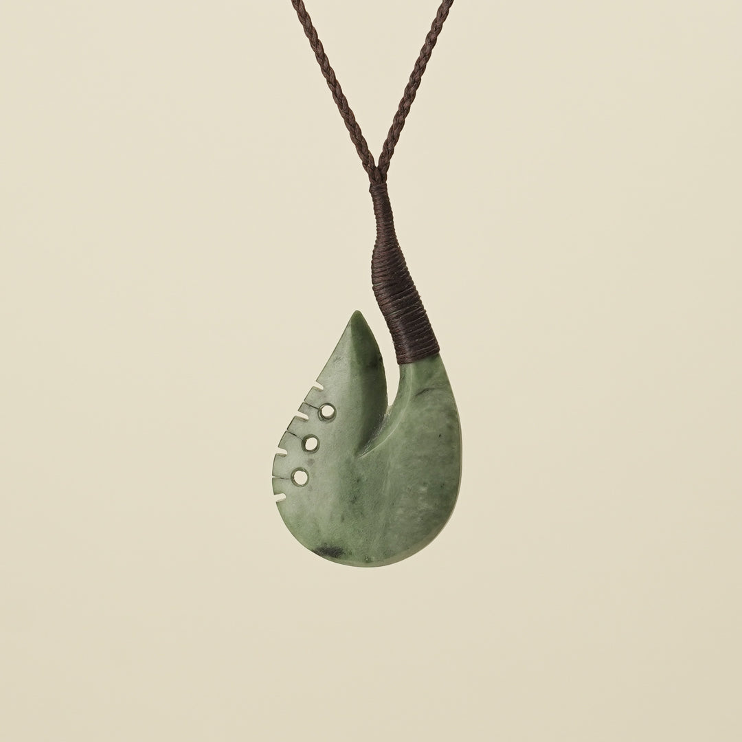 Notched Hei Matau Inanga Medium Pendant, Brown Binding