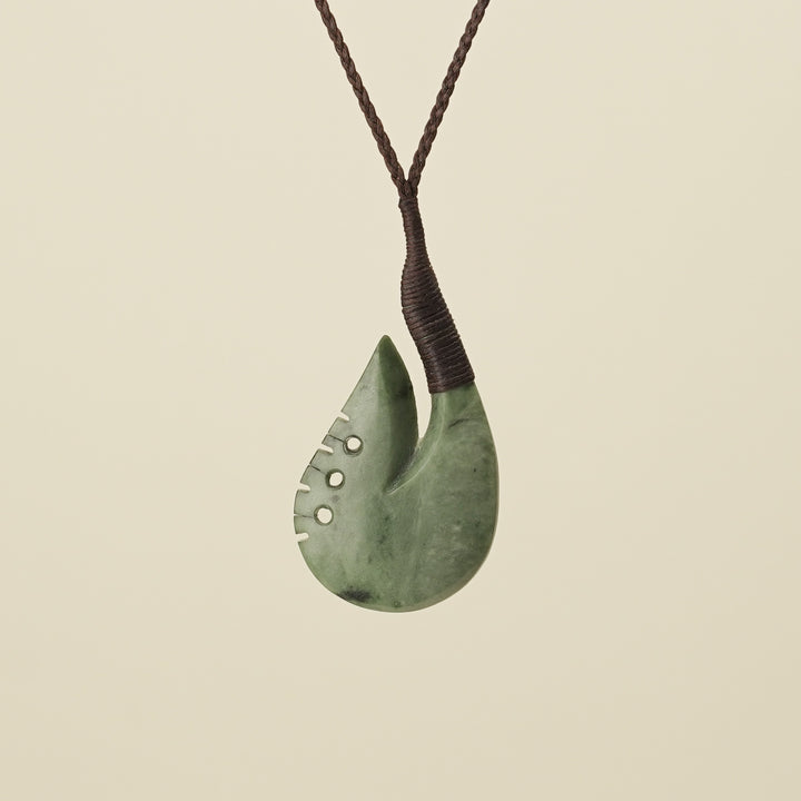 Notched Hei Matau Inanga Medium Pendant, Brown Binding