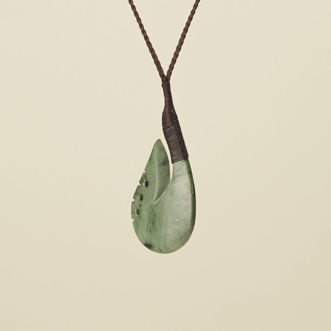 Notched Hei Matau Inanga Medium Pendant, Brown Binding