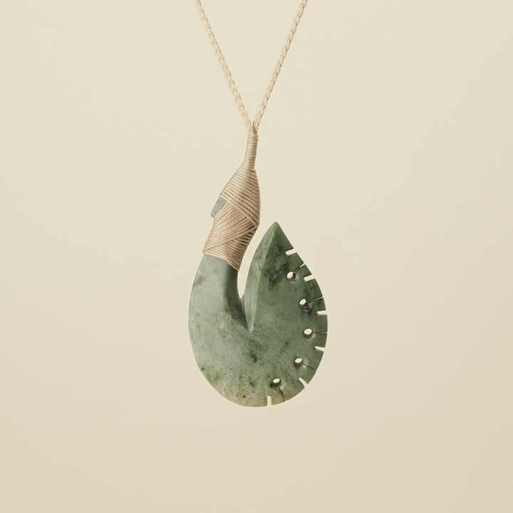 Notched Hei Matau Inanga Large Pendant, Tan Binding