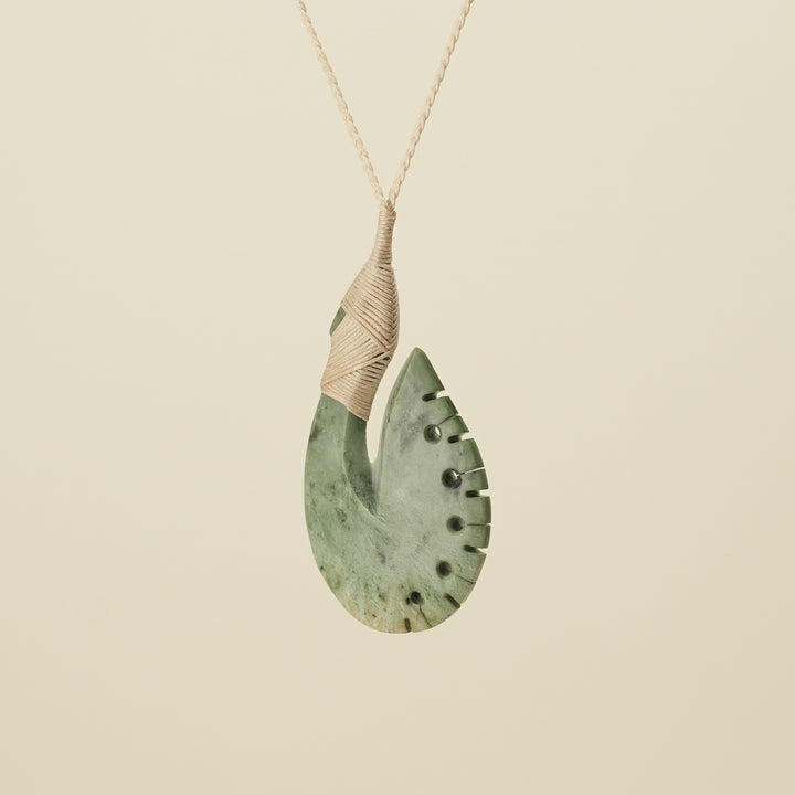 Notched Hei Matau Inanga Large Pendant, Tan Binding