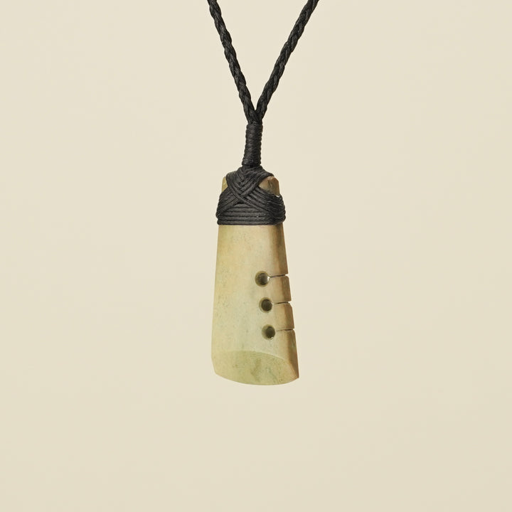 Notched Toki Raukaraka Matte XS Pounamu, Black Binding