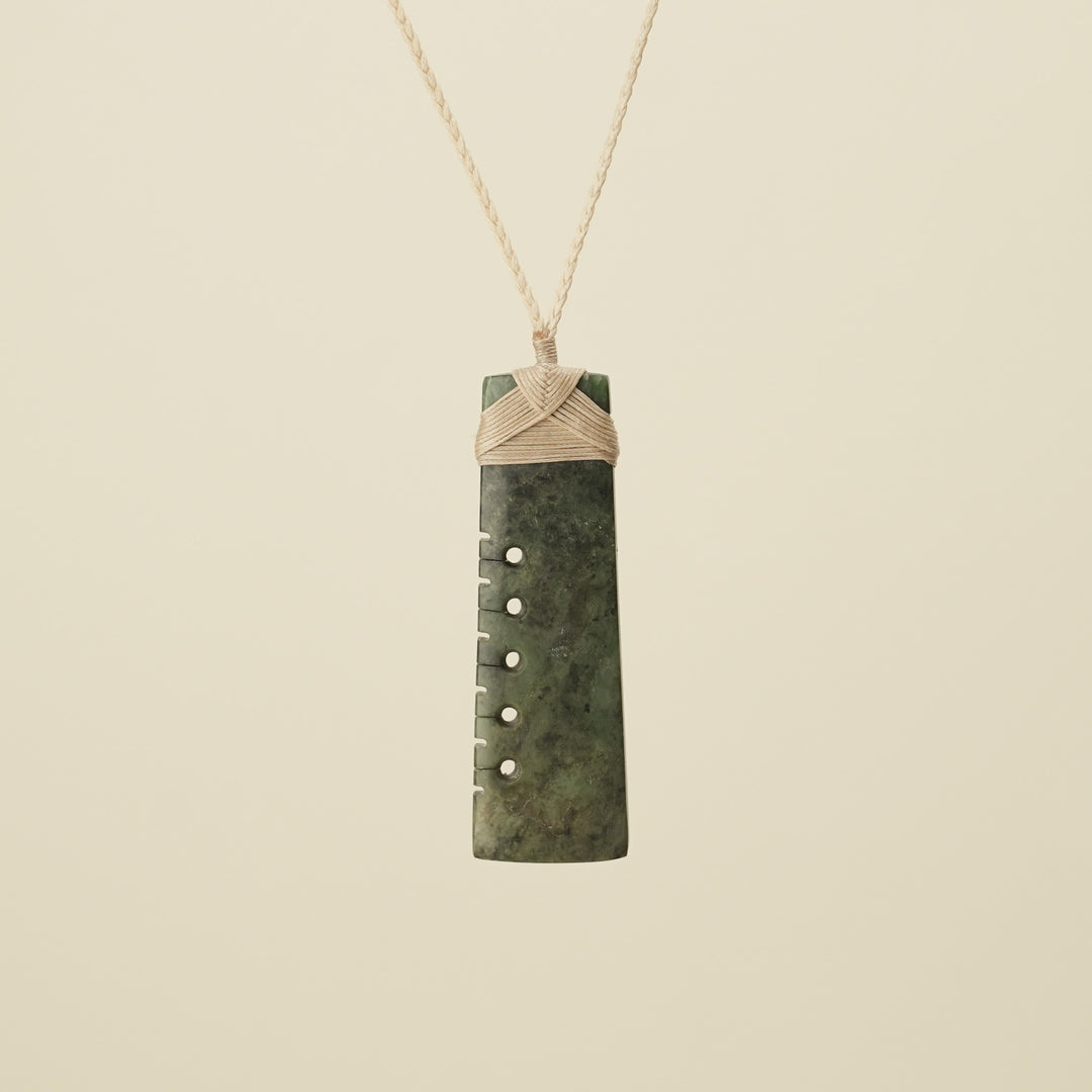 Notched Toki Hapopo Matte Extra Large Pounamu, Tan Binding