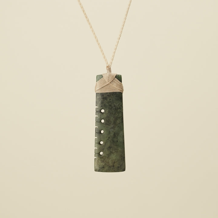 Notched Toki Hapopo Matte Extra Large Pounamu, Tan Binding