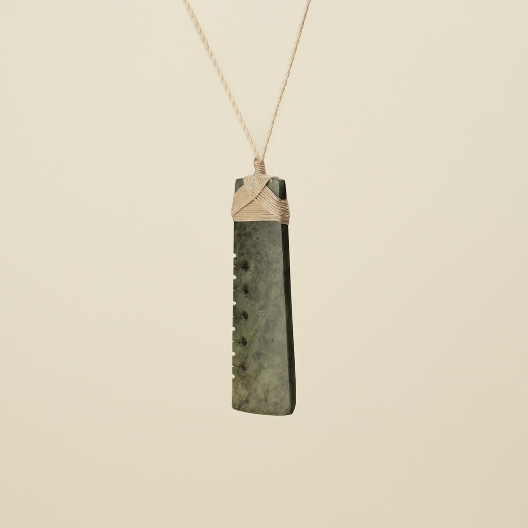 Notched Toki Hapopo Matte Extra Large Pounamu, Tan Binding