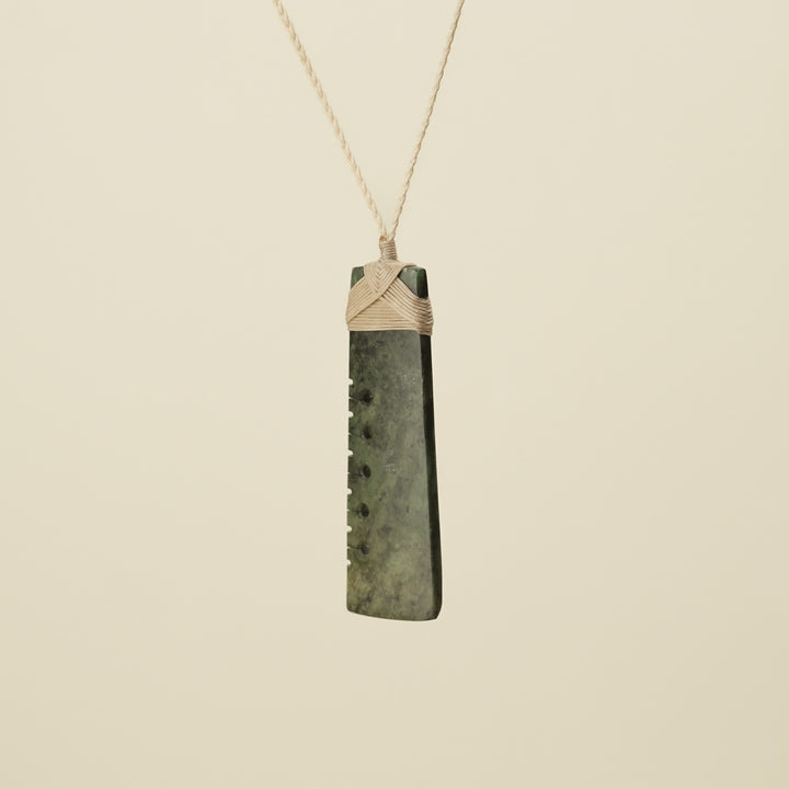 Notched Toki Hapopo Matte Extra Large Pounamu, Tan Binding