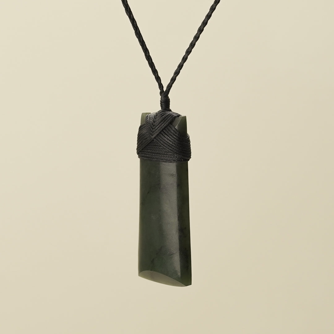 Toki Pounmau Medium, Black Binding